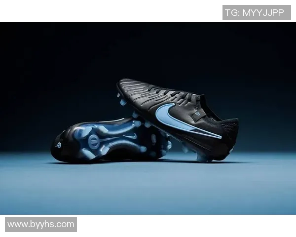 足球比赛中球星脚下的传奇球鞋展现与技术风采解析